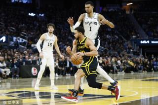 的篮球赛场 的篮球赛场